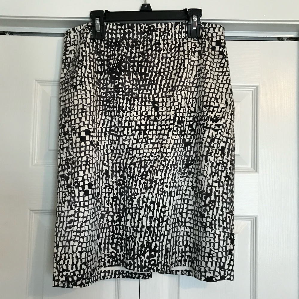 Ann Taylor black & white print skirt part silk